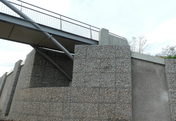 Brücke über die Suwonallee (Stadionzufahrt) in Freiburg