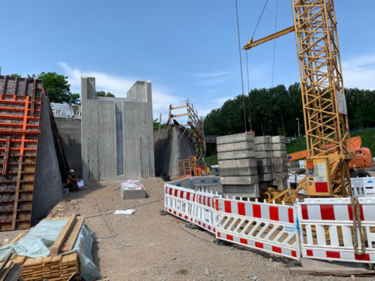 Brücke über die Suwonallee (Stadionzufahrt) in Freiburg